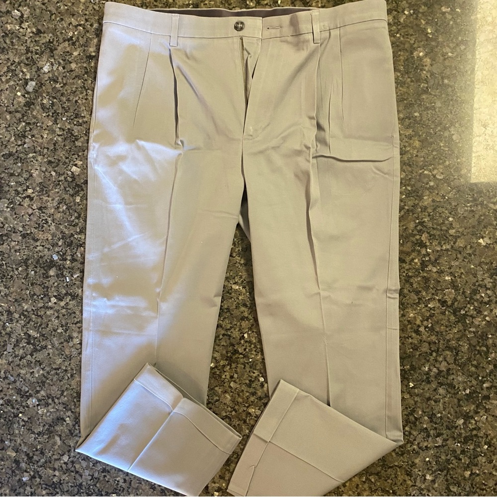 Roundtree & Yorke Total Flex Tan Khaki Pants Men’s Size 42x30